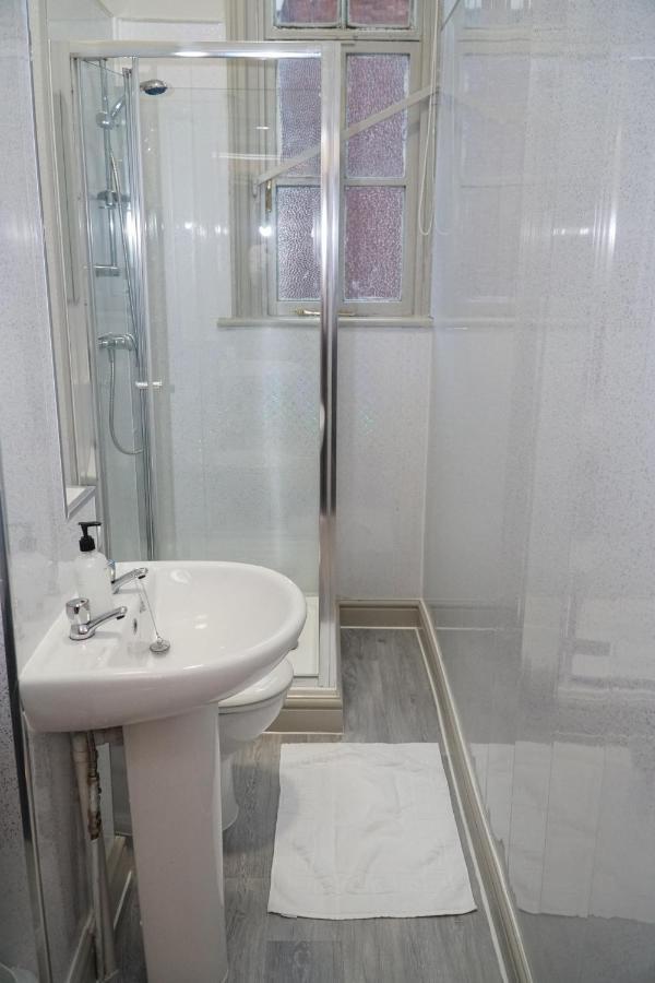 Castle View Apartment Dudley Bagian luar foto