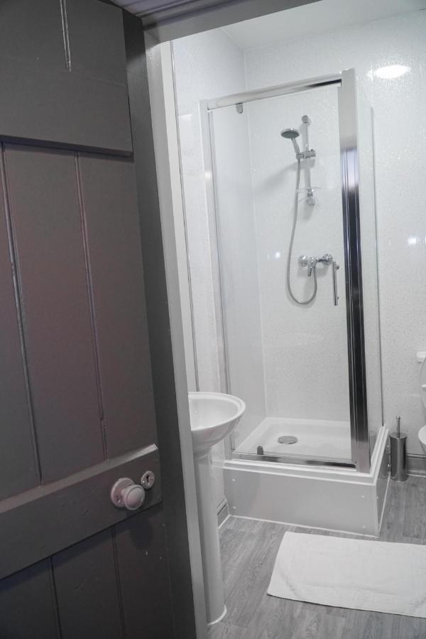 Castle View Apartment Dudley Bagian luar foto